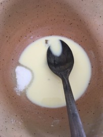 Mix egg, milk and sugar